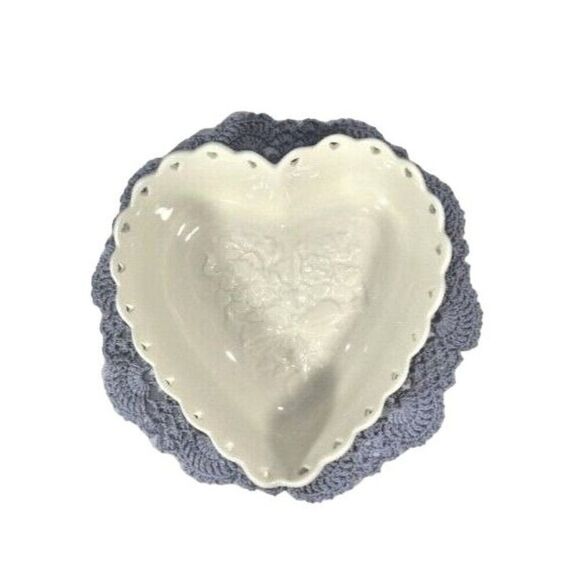 Longaberger Sweetest Heart Serving Bowl Ivory White 2005 8 x 8 Heart Lace Edge - Picture 2 of 6